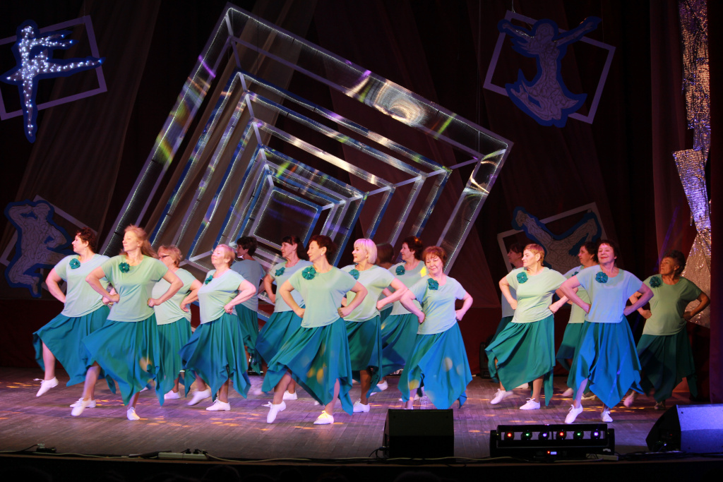 Танцевальная оздоровительная группа Позитив.JPG