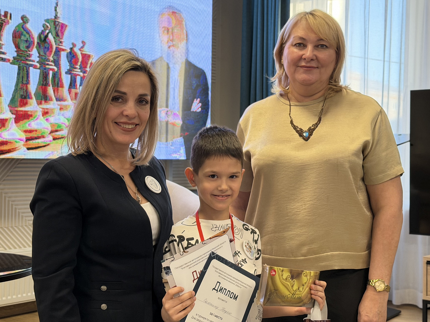 В День дедушек в центре «Доброта» мужчины приняли участие в соревнованиях по настольным играм