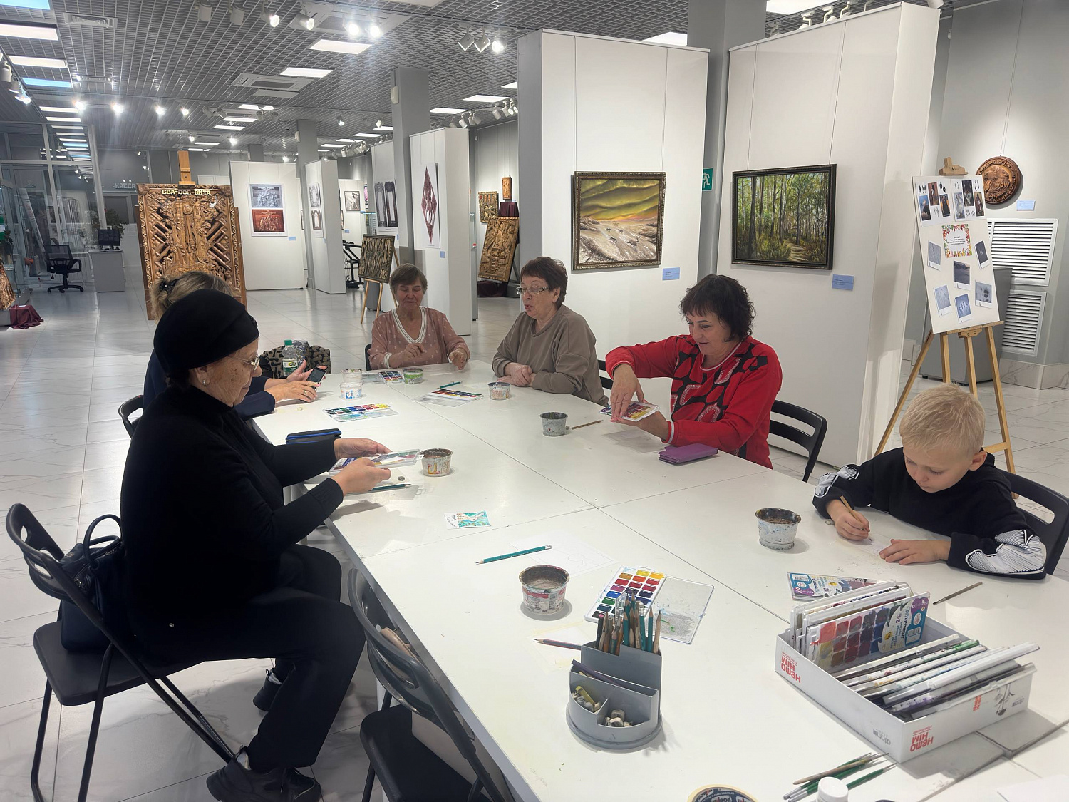 Амурские долголеты прикоснулись к «Душе природы и ремесла»