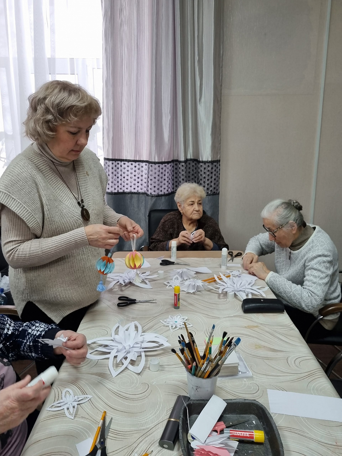 Долголеты активно готовятся ко встрече нового года