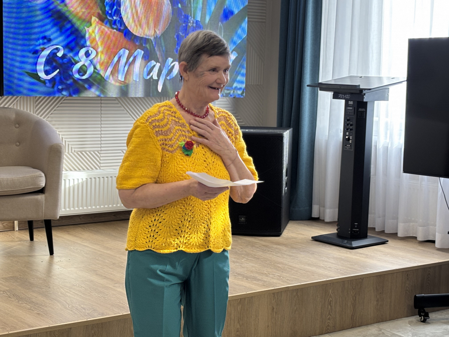 В преддверии Международного женского дня долголеты посетили литературно-музыкальную гостиную