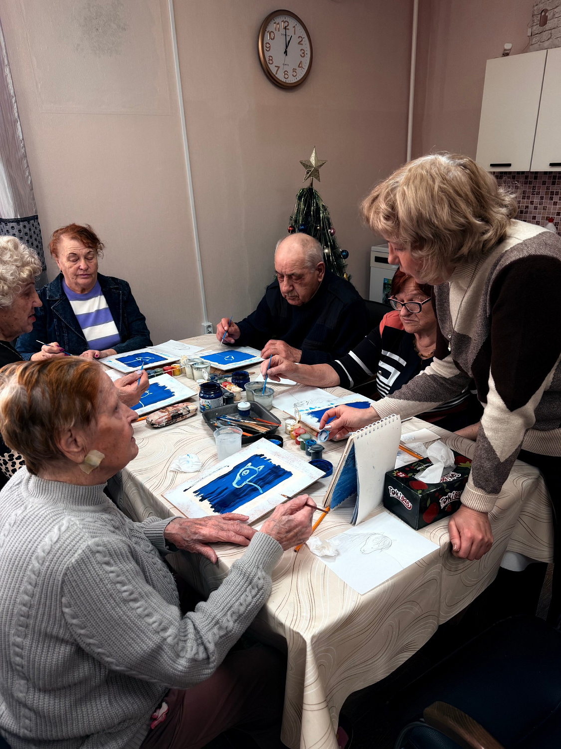 В Архаринском КЦСОН долголеты прошли арт-терапию