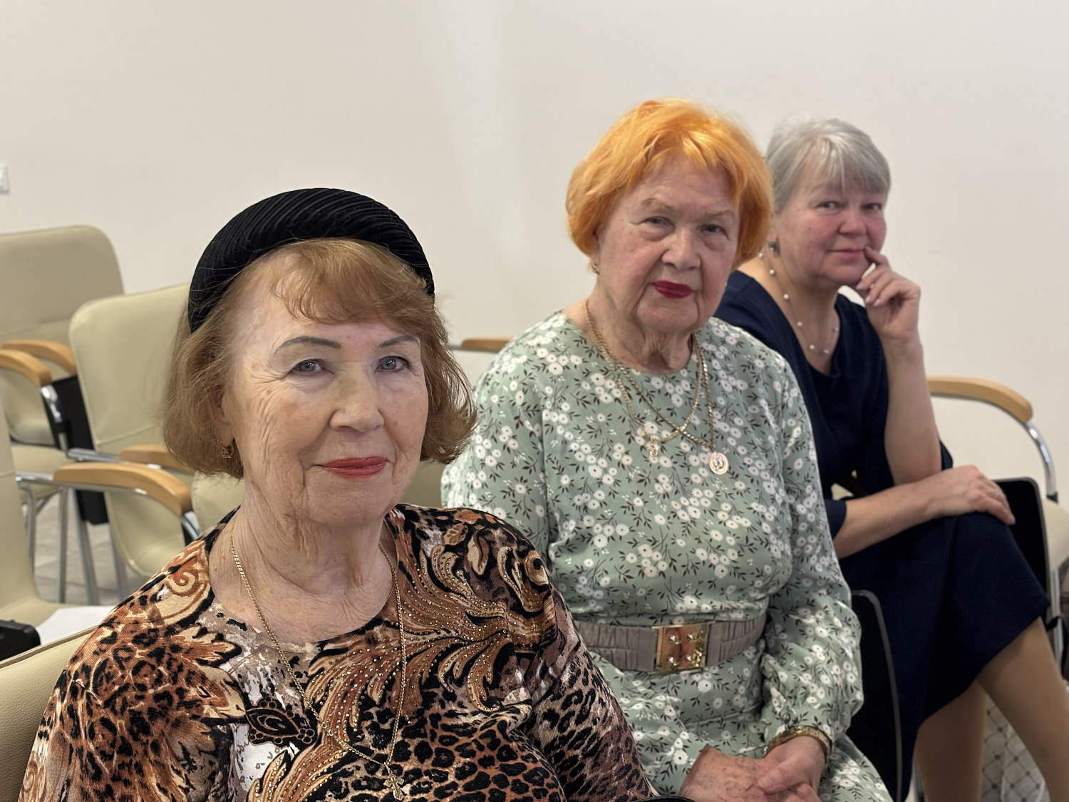 В преддверии Международного женского дня долголеты посетили литературно-музыкальную гостиную