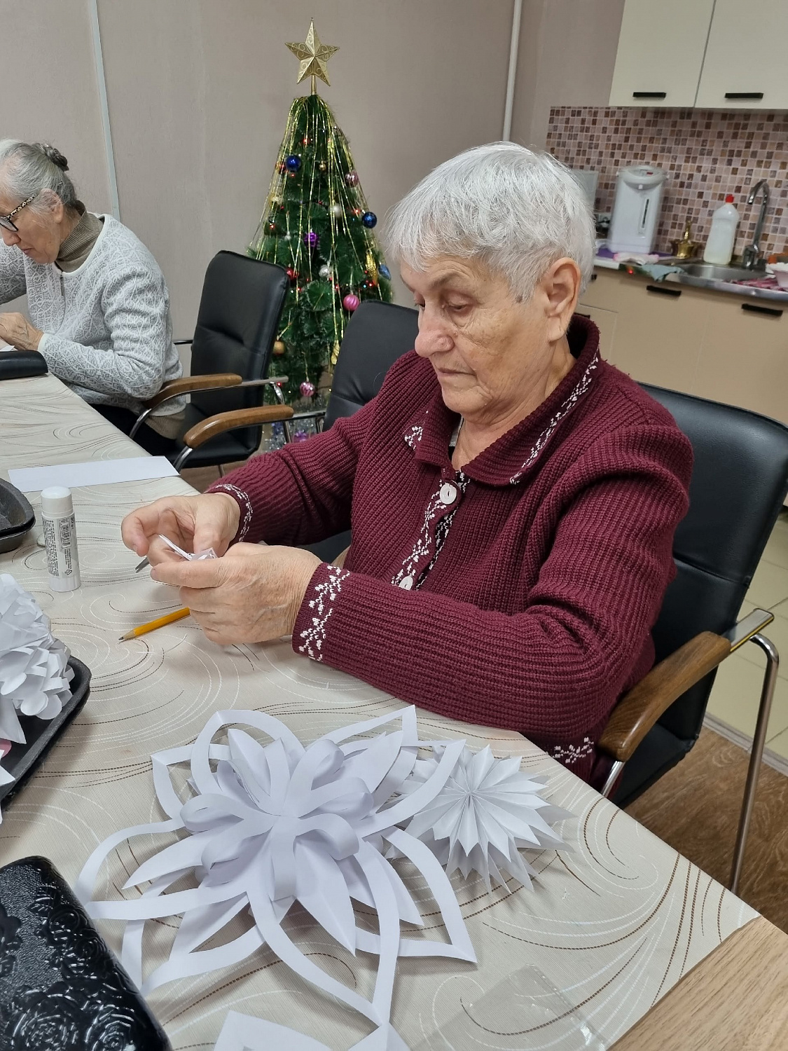 Долголеты активно готовятся ко встрече нового года