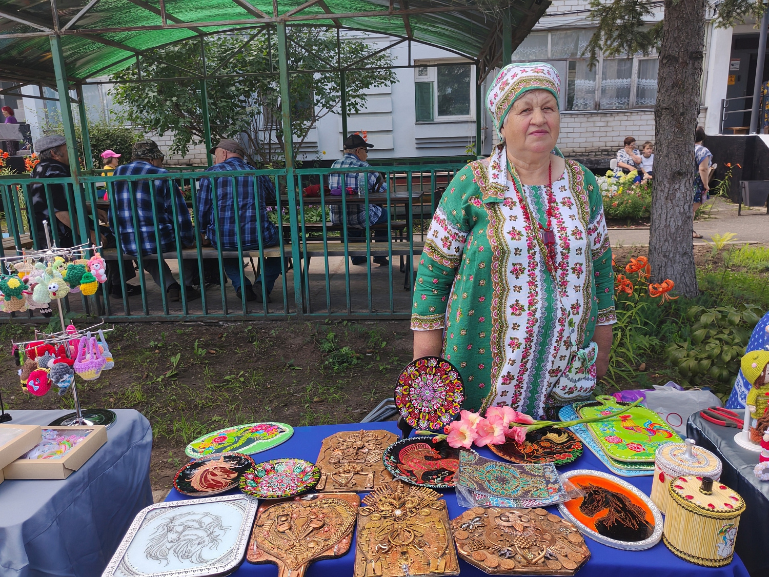 В Завитинске долголеты встретились с «Лабиринтом рукоделия»