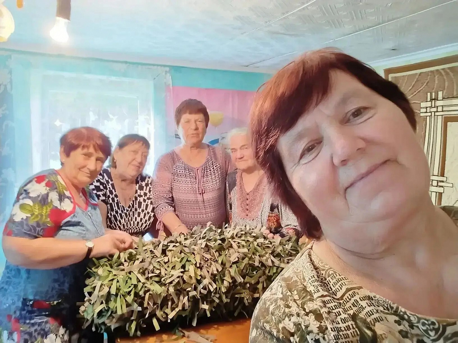Долголеты Октябрьского округа неустанно помогают СВОим