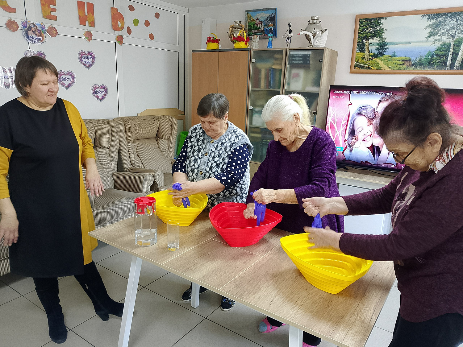 В День матери пожилые амурчанки получили море тепла и внимания
