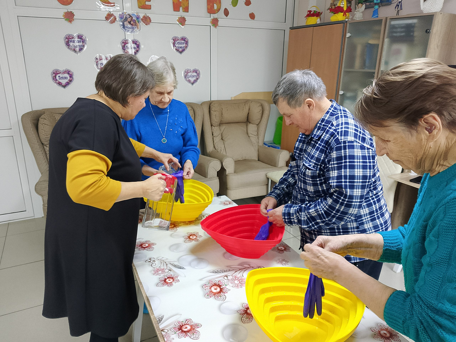 В День матери пожилые амурчанки получили море тепла и внимания