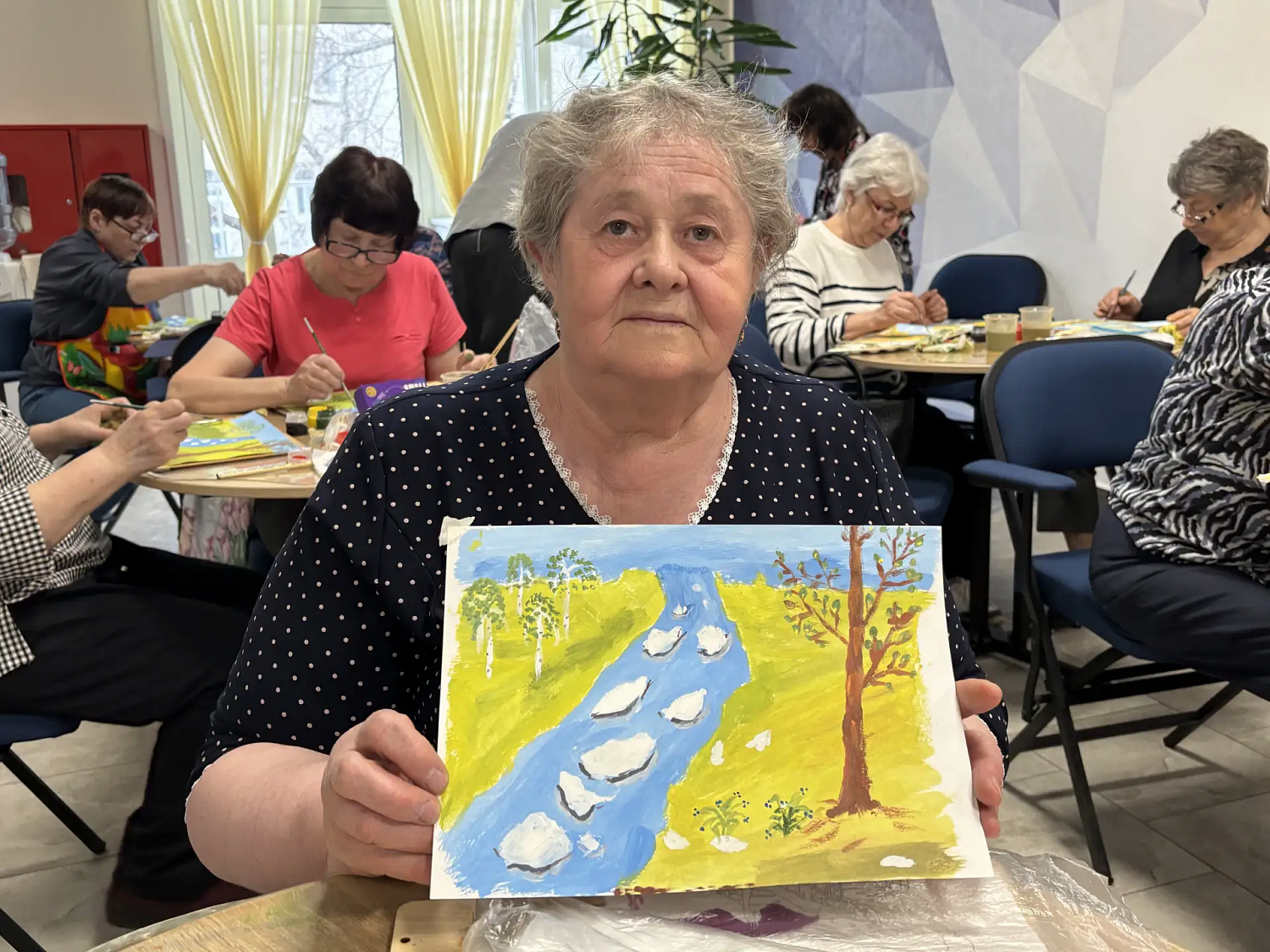 Весеннее вдохновение: участники программы «Амурское долголетие» создают живописные пейзажи