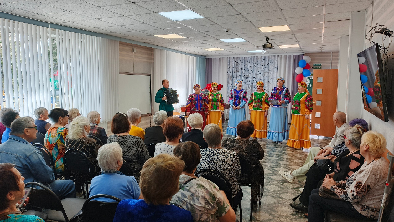 В Зейском КЦСОН «Родник» долголеты - ветераны, труженики тыла, дети Великой Отечественной войны почтили память Героев, защищавших нашу Родину 