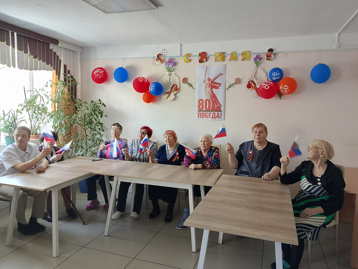 Амурские долголеты за праздничным чаепитием вспомнили песни военных лет