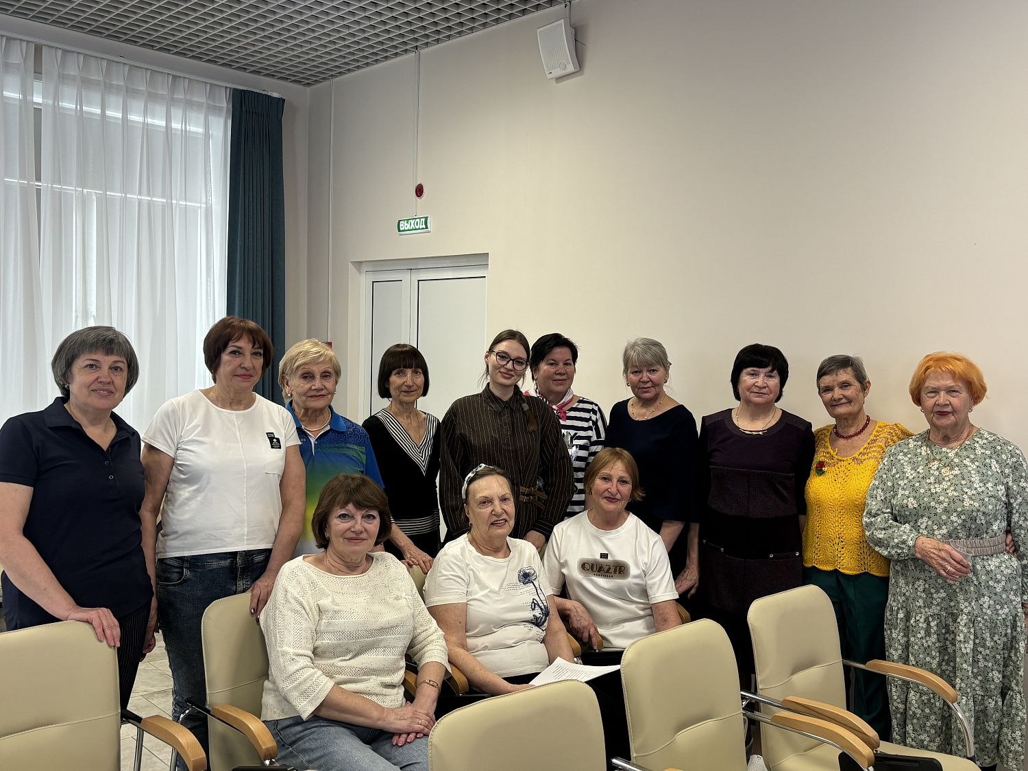 В преддверии Международного женского дня долголеты посетили литературно-музыкальную гостиную