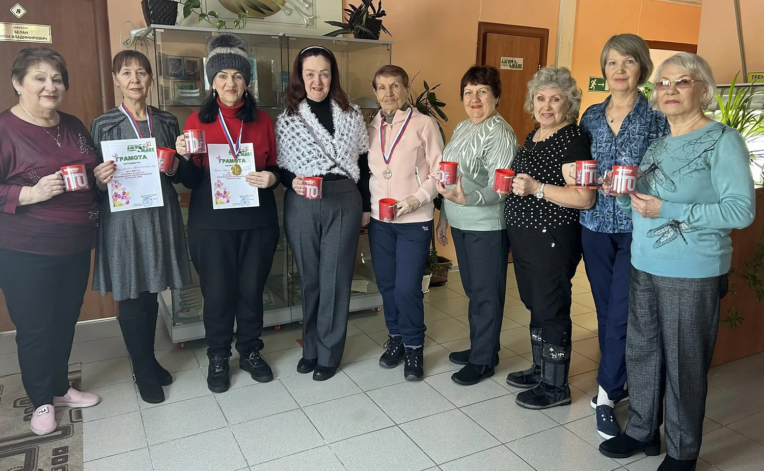 В Белогорске очаровательные долголеты одержали победу в турнире по дартсу и настольному теннису